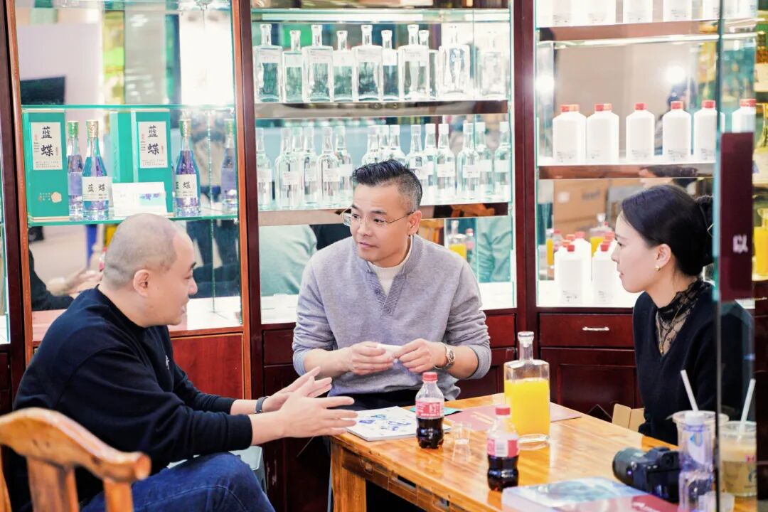 开源力酿春糖“现象级”火爆背后，一场重构定制酒赛道的“透明革命”