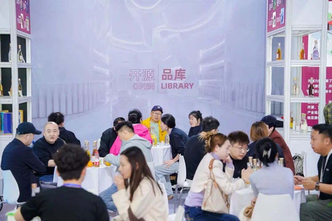 开源力酿春糖“现象级”火爆背后，一场重构定制酒赛道的“透明革命”