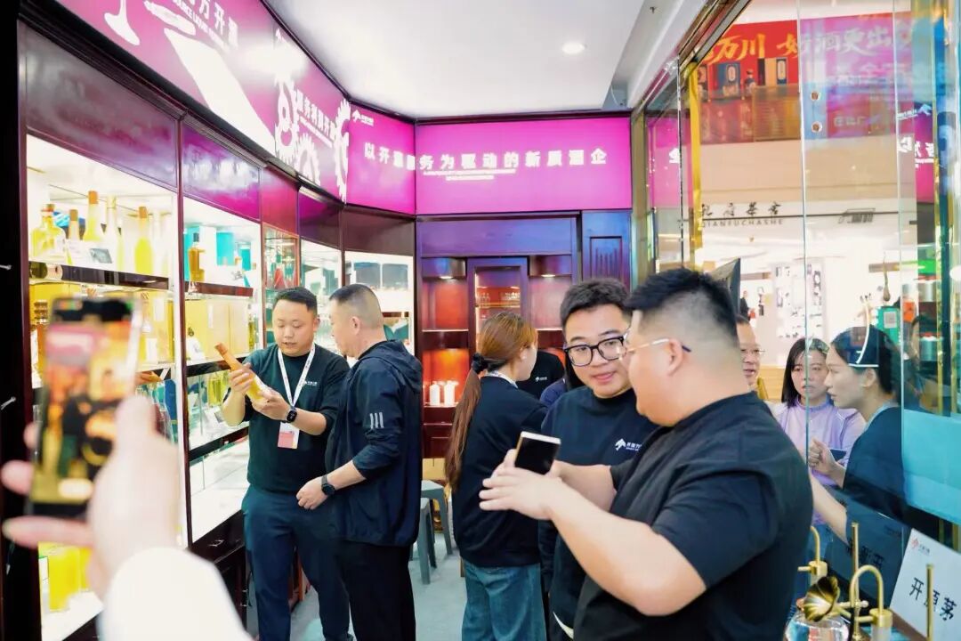 开源力酿春糖“现象级”火爆背后，一场重构定制酒赛道的“透明革命”