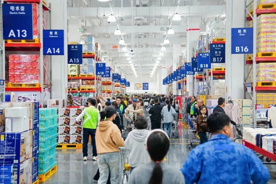 山姆今年全国首店在无锡开业,冰峰推出维他水新品,红旗连锁发布2025业绩报告……