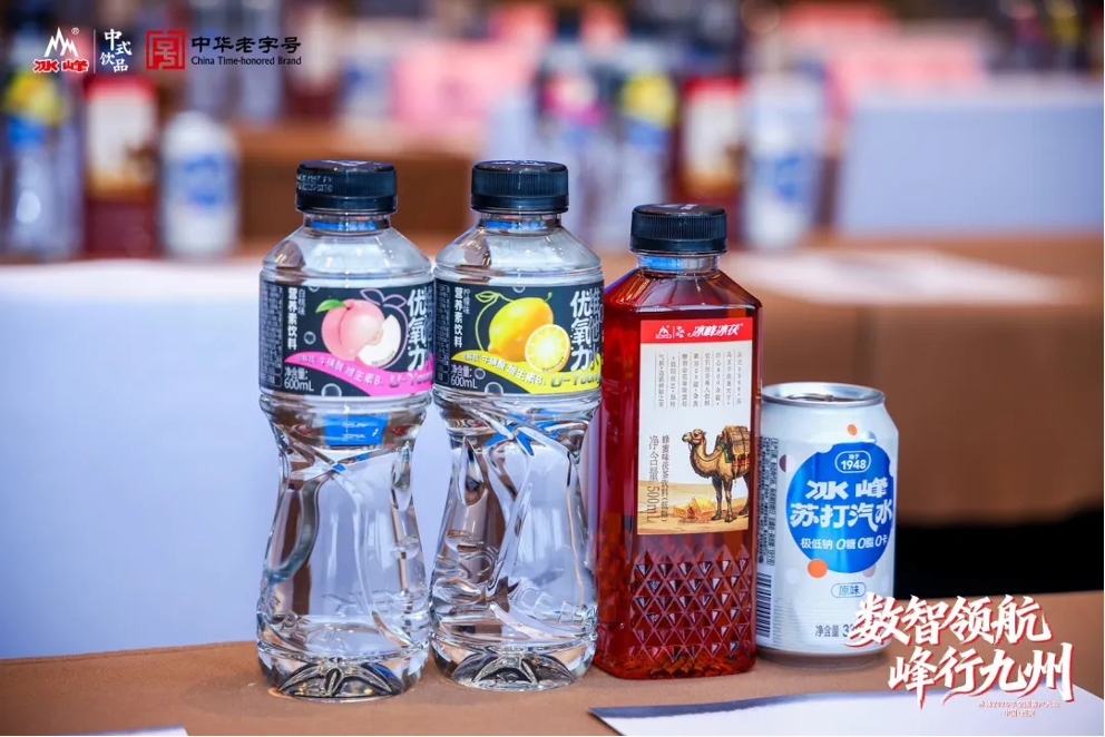 茶颜悦色试水新鲜零食,均瑶推出G90畅益液态益生菌新品,瑞幸瓶装咖啡上市首日售出100万瓶……