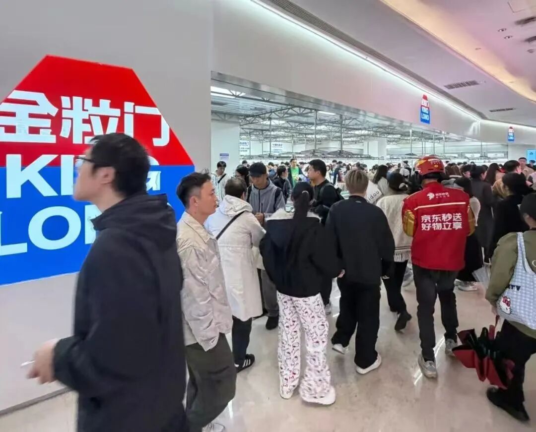 冷藏革命爆发!零食店与商超,正疯抢5000亿的“新鲜”生意