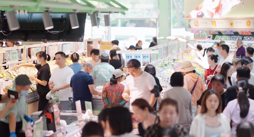 “高端零食一哥”,盯上家门口菜市场
