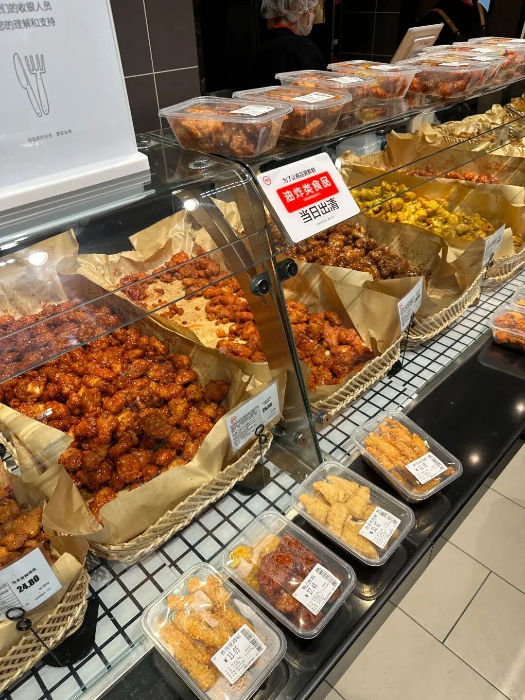 永辉扔出熟食“王炸”：小龙虾暴涨37倍，双汇、周黑鸭排队进场