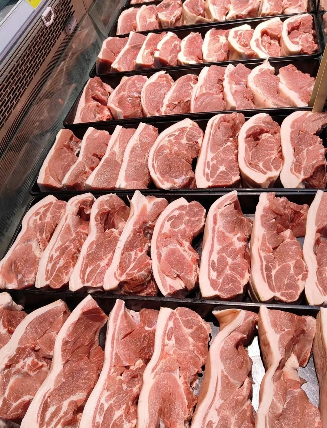 一件也是批发价！3.99元/斤的猪肉，在砸谁的饭碗？