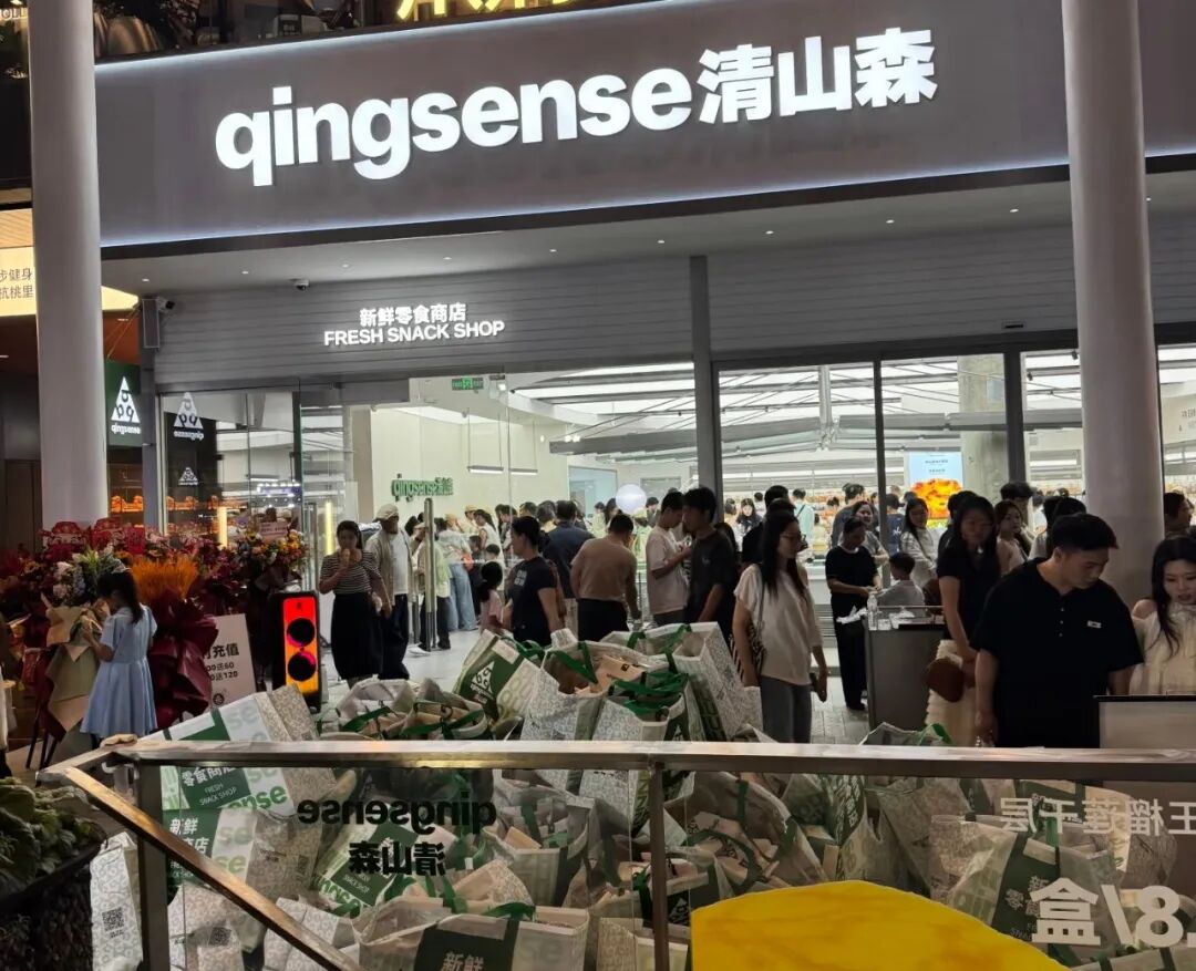 「新鲜零食赛道」彻底火了!第一梯队近300+门店站稳,还有十余个品牌抢市场