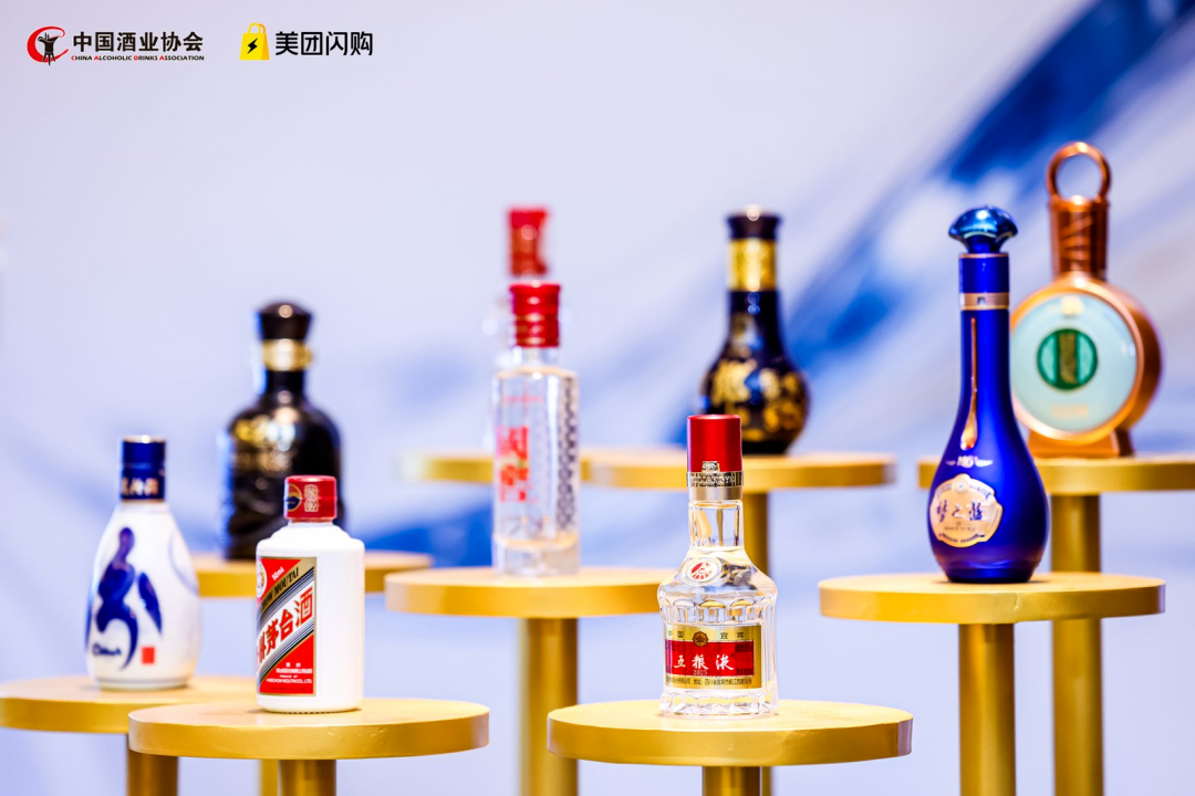 货架上的小酒,在悄悄变“大”
