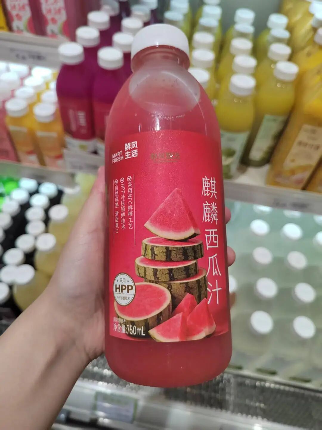 0元一瓶仍被疯抢，西瓜汁成为饮料顶流？"