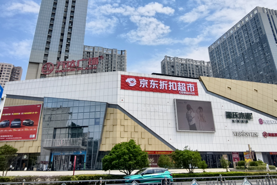 食业周报丨新鲜零食店再添新玩家,良品铺子回应“卖菜”……