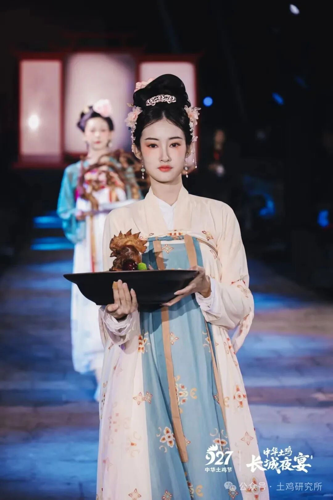 从“土”到“潮”:一只中华土鸡的年轻化逆袭之路!