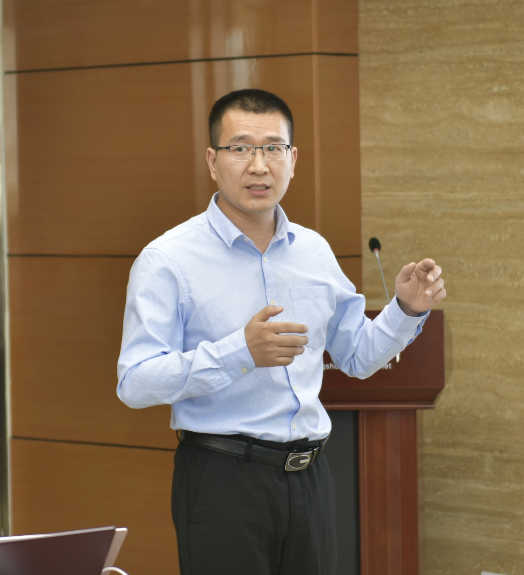 皇家窖藏12强塑200元价格带,冀酒喜迎增长新引擎