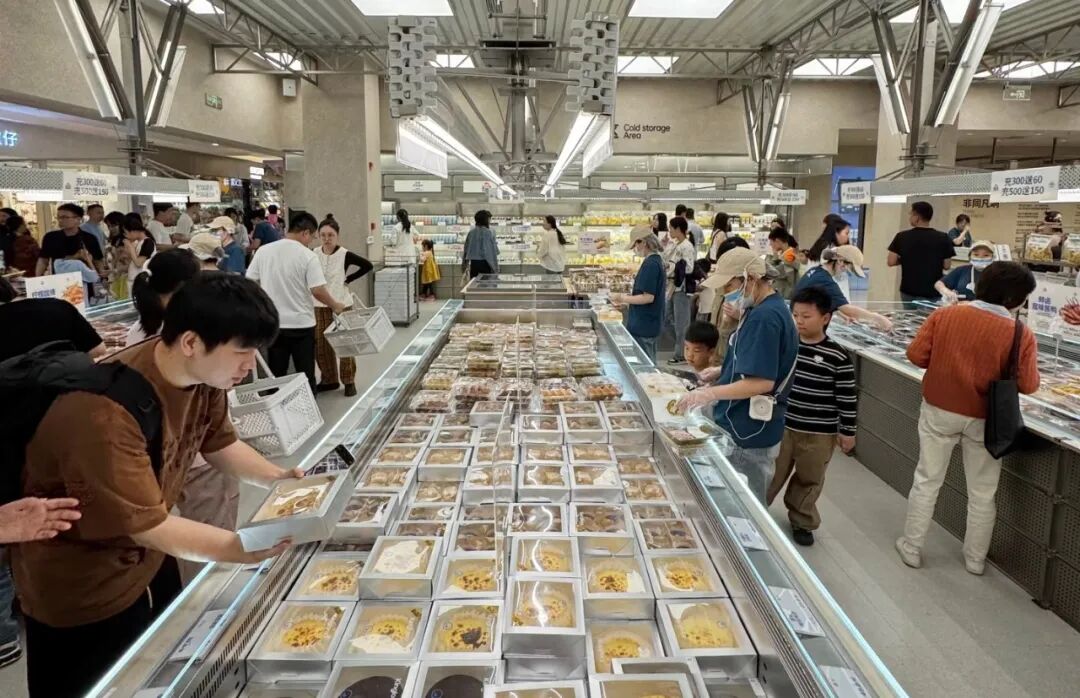 不想再输一轮！永辉零食馆、大润发×三只松鼠店中店，大卖场抢抓新鲜零食赛道