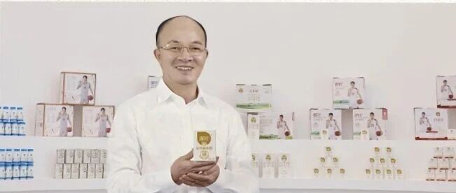 62岁温州商人，要把“广西奶”卖上市