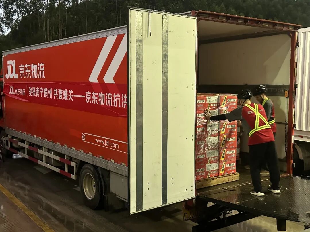 农夫山泉捐赠1000万，盼盼食品首批2万箱物资…驰援广西他们在行动！