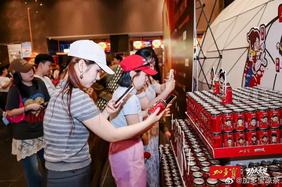 《功夫女足》暑期档票房爆冲30亿,最大赢家竟是一个卖凉茶的!