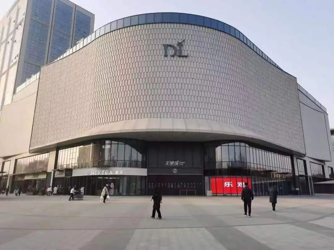 开超市的于东来,坐在了总理座谈会前排