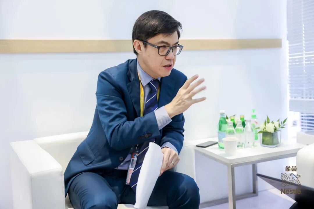 杨协成帅印,交给了雀巢前高管