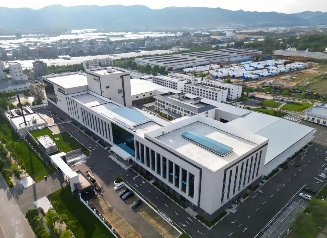 伊利旗下哪家公司注册资本增幅达2400%?总投资5亿元,哪个生产项目正式签约?2026年世界奶业大会的举办时间地点已定……