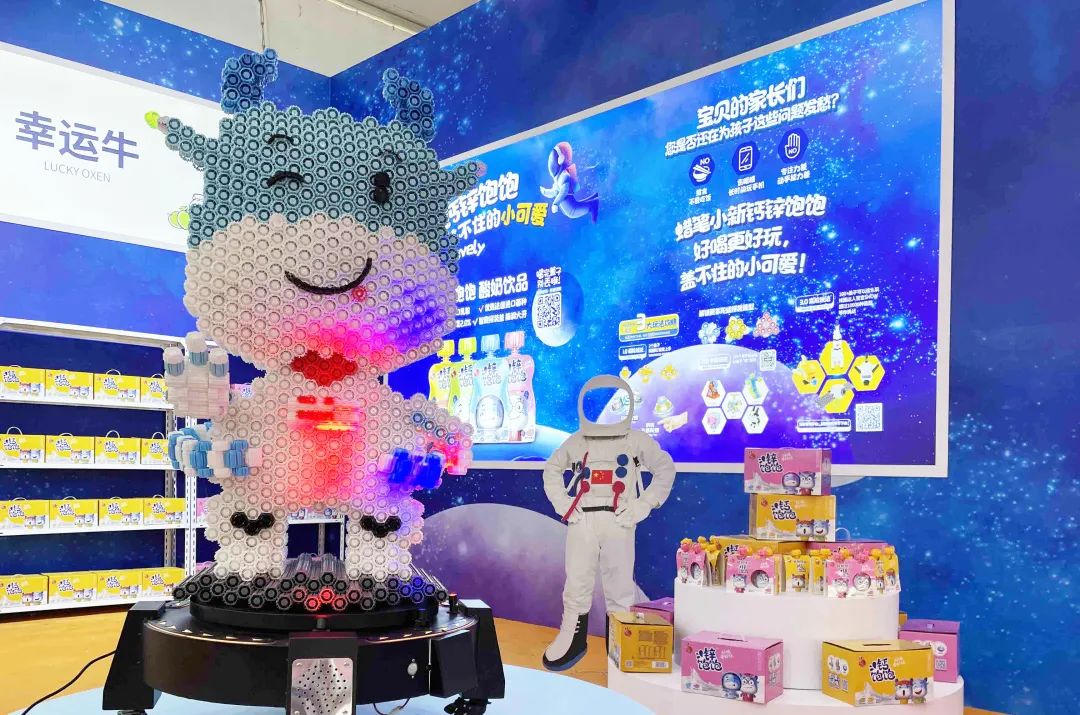 蜡笔小新多线产品亮相食交会,带你解锁卤味新布局