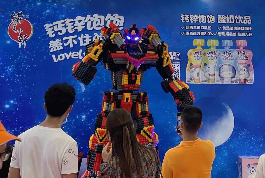 蜡笔小新多线产品亮相食交会,带你解锁卤味新布局