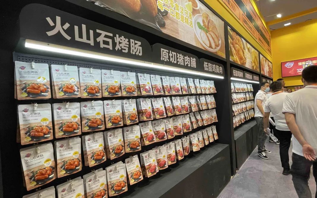 蜡笔小新多线产品亮相食交会,带你解锁卤味新布局
