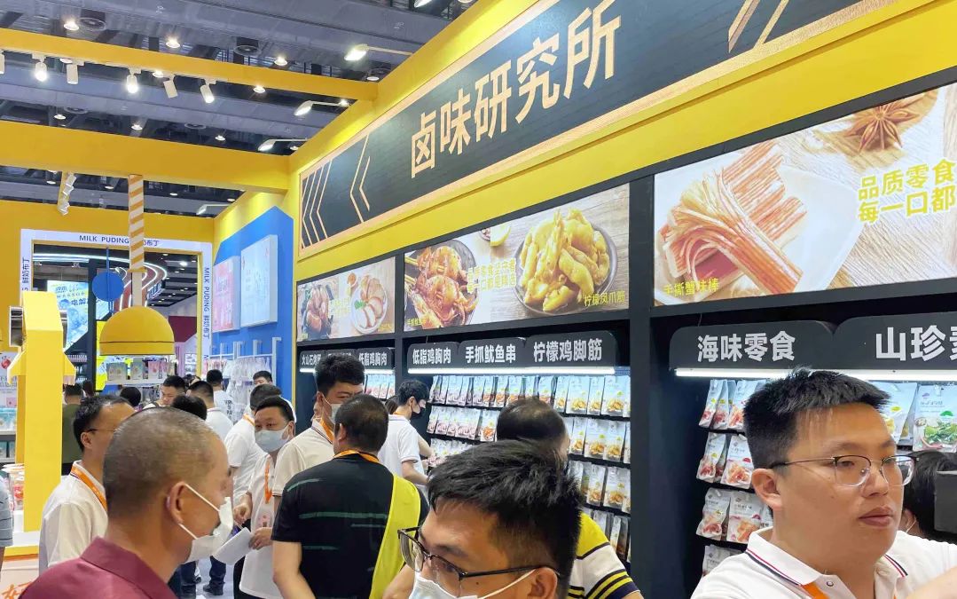蜡笔小新多线产品亮相食交会,带你解锁卤味新布局