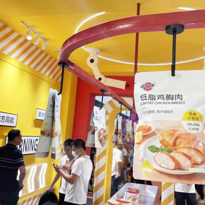 蜡笔小新多线产品亮相食交会,带你解锁卤味新布局