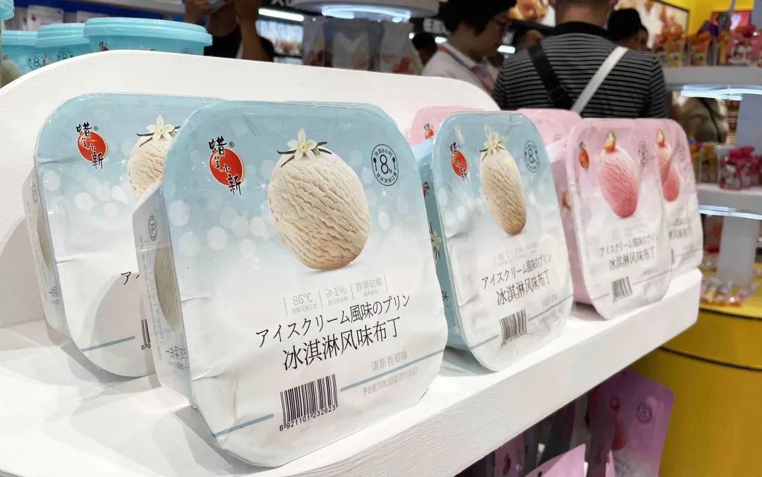 蜡笔小新多线产品亮相食交会,带你解锁卤味新布局