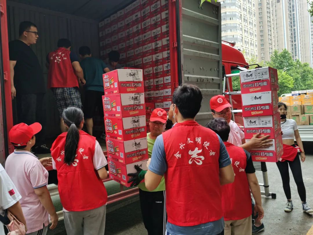 康师傅、盼盼、元气森林…30家食企驰援河南第一线！