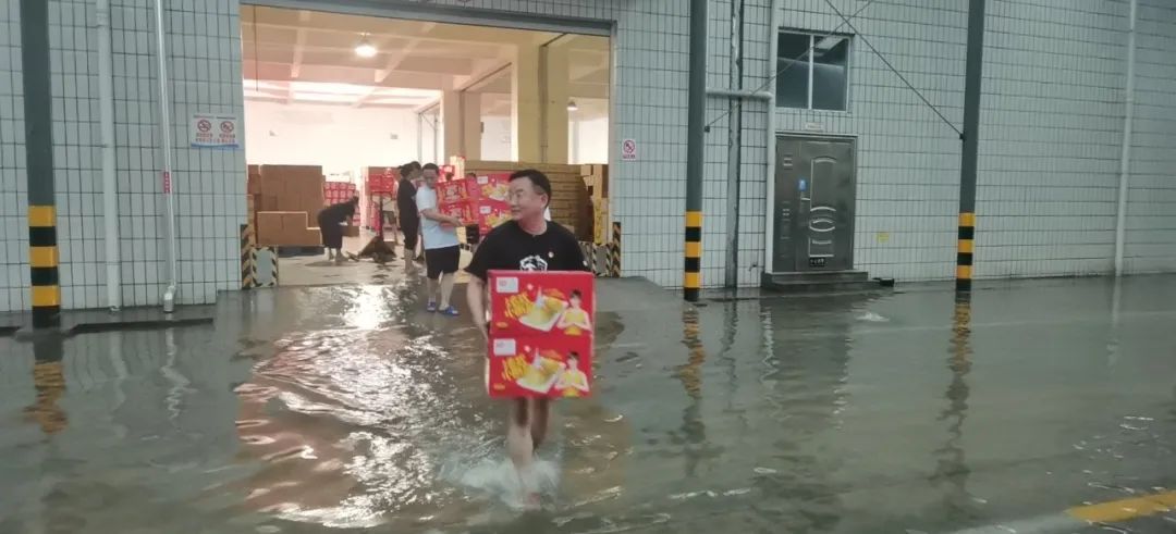 康师傅、盼盼、元气森林…30家食企驰援河南第一线！