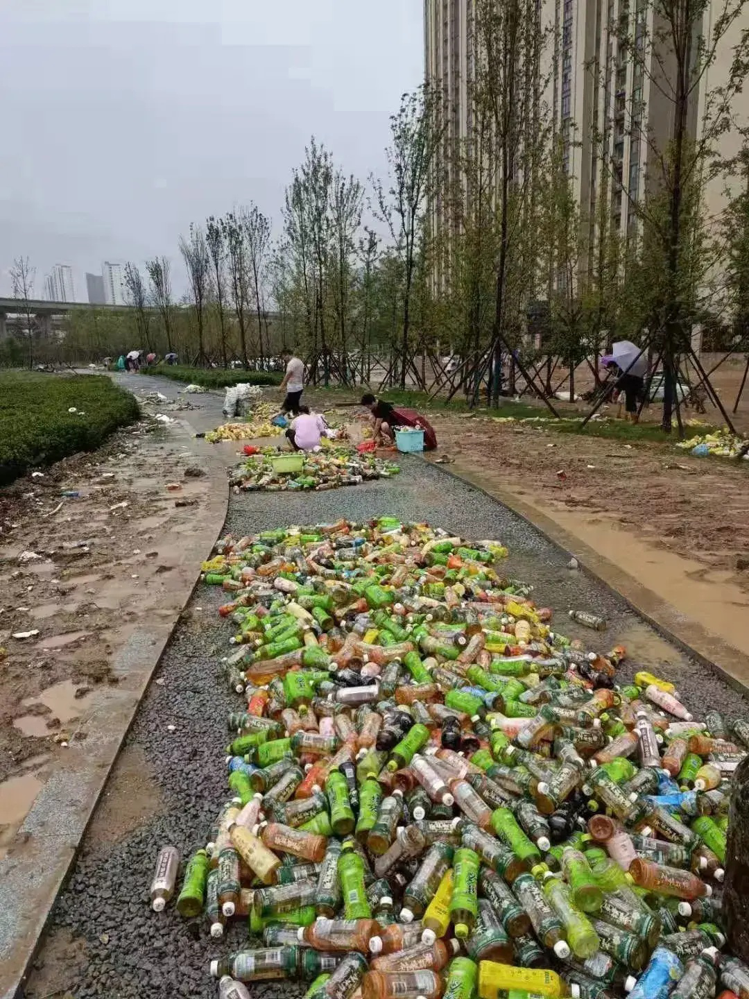 康师傅郑州多个仓库被冲毁,经销商一定要挺住!