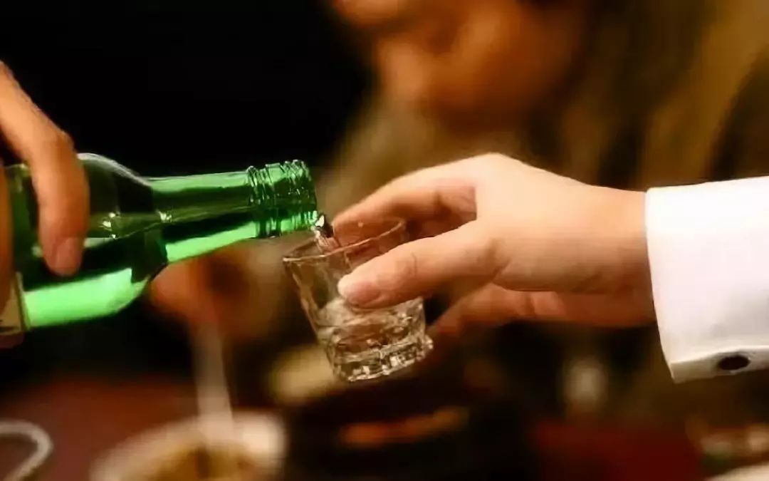 这些喝酒的套路,很多人都经历过…
