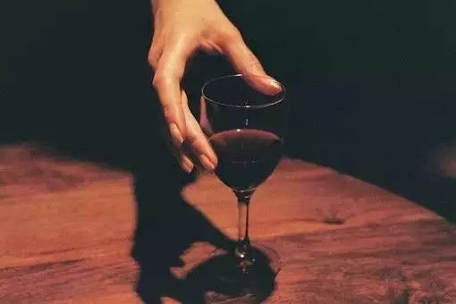 红酒究竟有没有保质期,放太久还能喝么?
