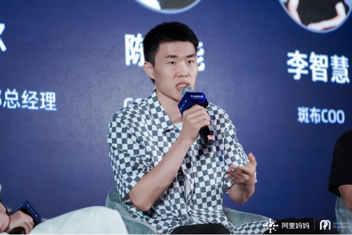 新品牌背后的C位们——谈爆品背后的经营密码