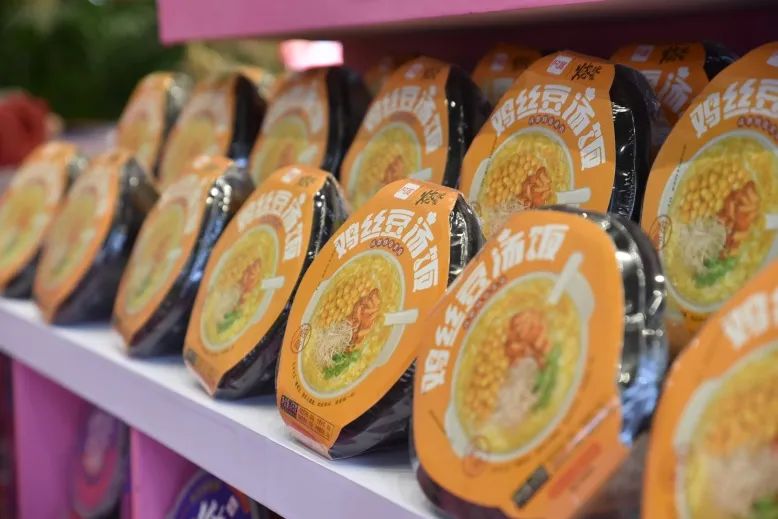 万商大会名企回访 | 白家食品携35支主力单品亮相,引领方便食品产业升级!