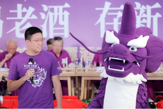 八年实践,百位专家,潭酒真年份打造行业标准