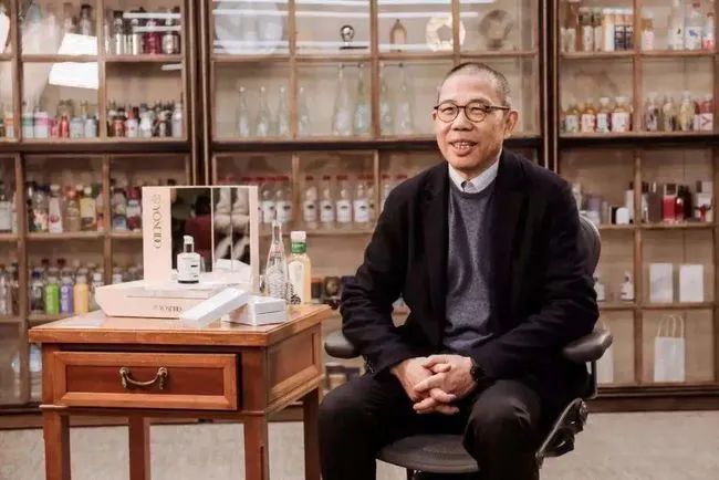 大佬们的办公室:宗庆后的山水画、钟睒睒的堂吉诃德、陶华碧的毛主席像…