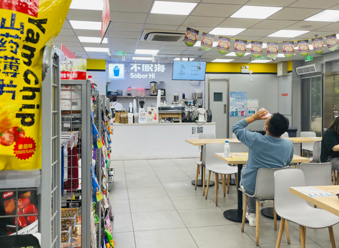 便利店靠4元一杯的手冲，半年开出300家店，连星巴克们都慌了？