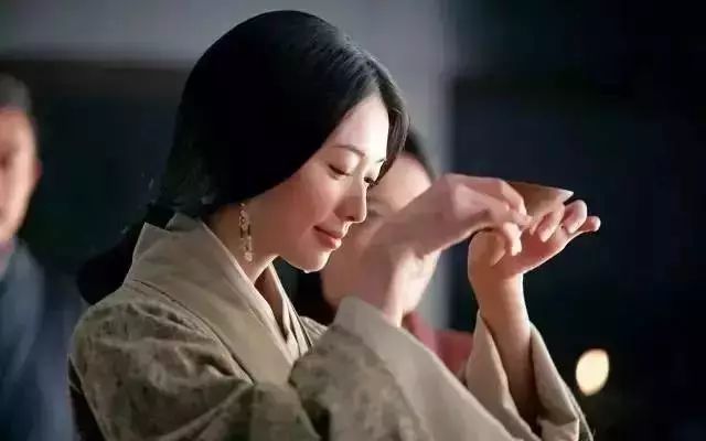 妇女在酒文化中，占有举足轻重的地位