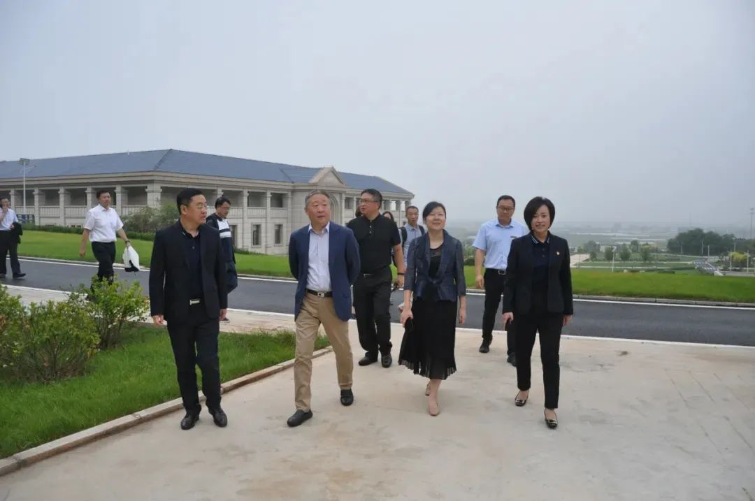 中国酒业协会理事长宋书玉一行赴茅台葡萄酒调研