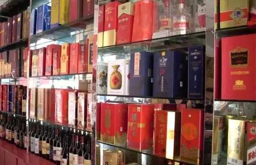 找熟人买酒嫌贵,网购几十万的酒全是假酒!