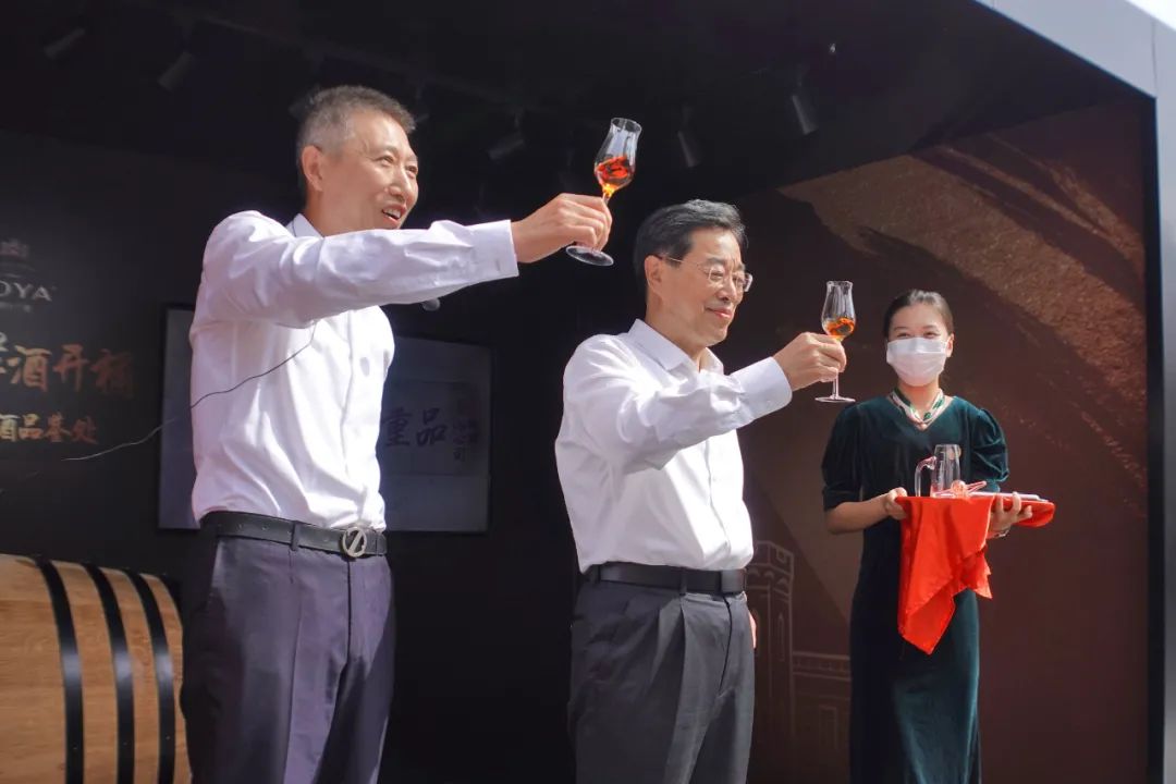 可雅30年老酒开桶，以“工业+旅游”模式讲好产品故事