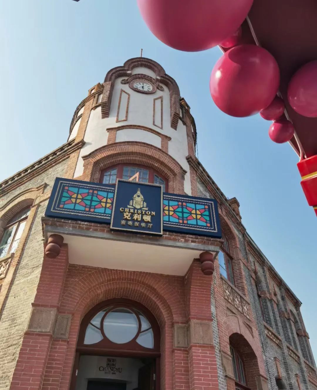 可雅30年老酒开桶，以“工业+旅游”模式讲好产品故事