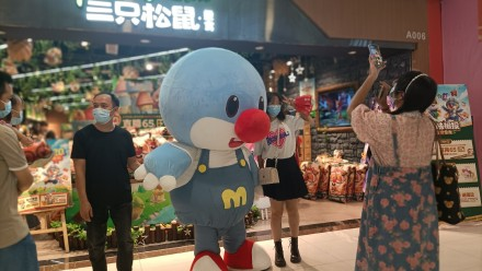 【案例挖掘机】百度发布校招广告片，蒙牛免费转让国足比赛广告位