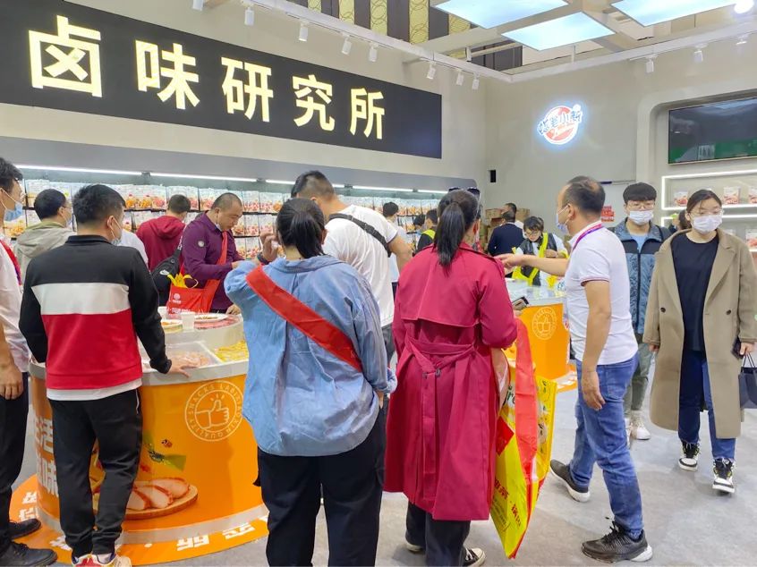 直击秋糖|蜡笔小新卤味研究所闪亮推新,用品质赢市场!