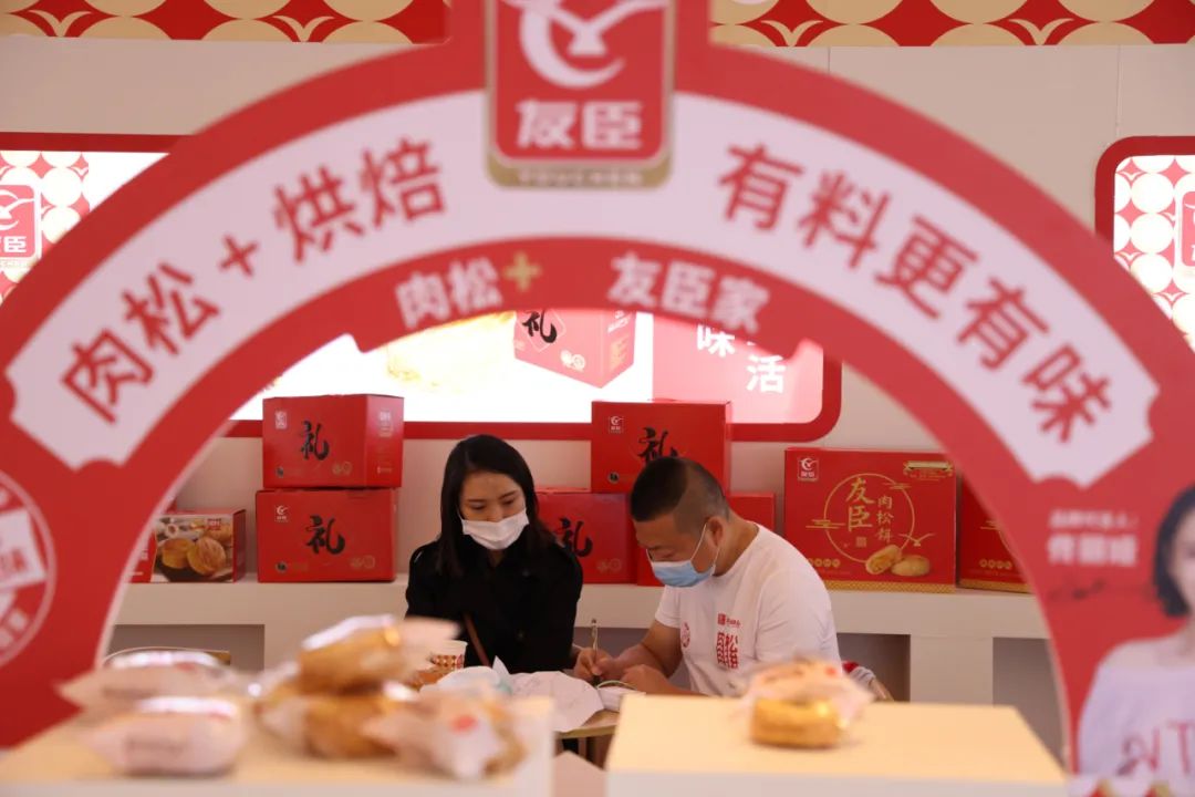 友臣食品闪耀“食业奥斯卡”颁奖盛典，领航“肉松+”时代！