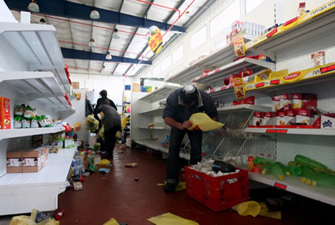 都是卖货，超市不断闭店，便利店遍地开花？