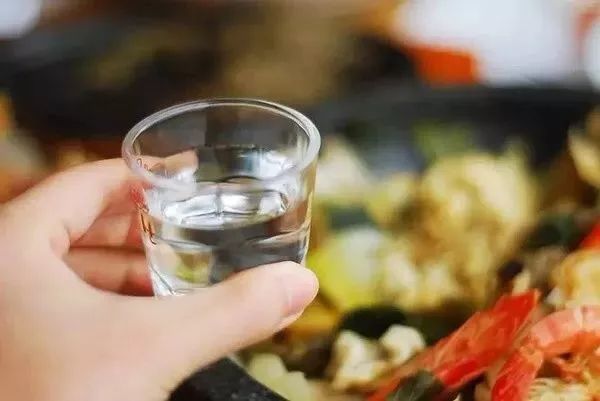给领导敬酒时，不落俗套的6招话术
