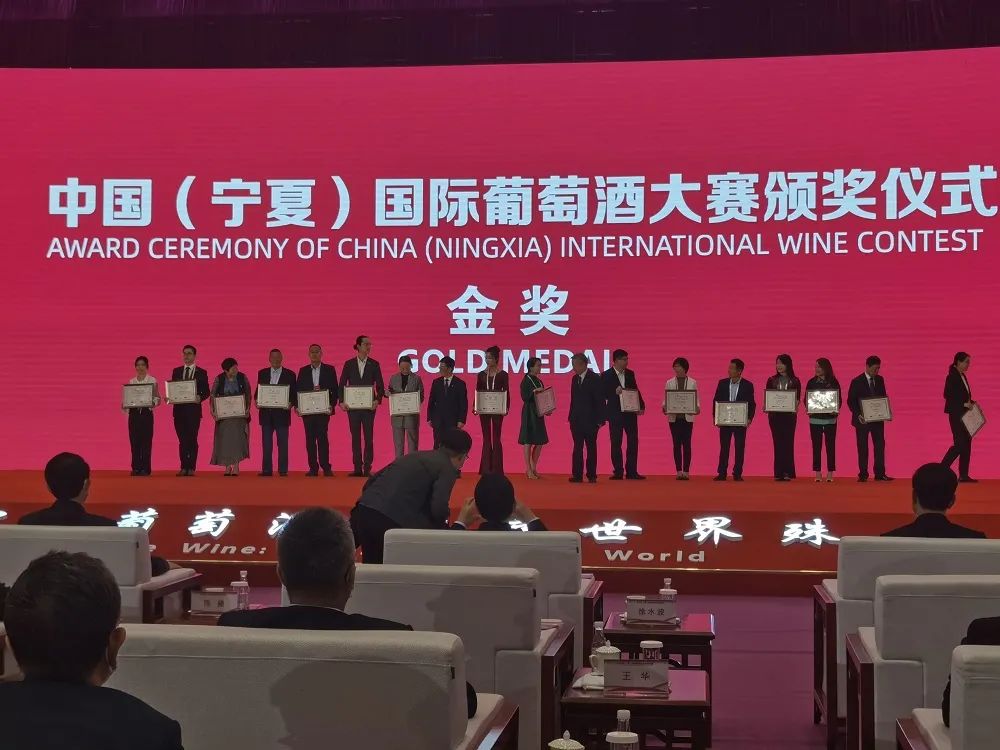 西班酒业获奖从不止步，贺兰山产区多款产品今年再获大奖