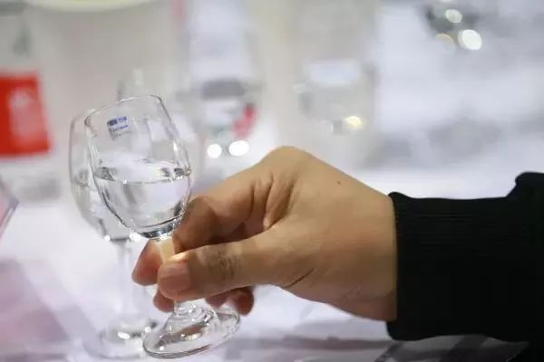 关于白酒挂杯，原来是这样……